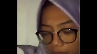 1 lobang 3 batang sampai keluar darah dari memek