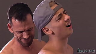 abuela con chico joven
