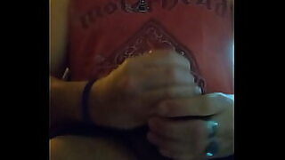 amigo dejo a su novia caliente y sola conmigo asi que nos pusimos a coger a sus espaldas siguenos en