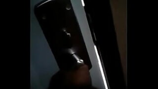 a su hermana dormida y se la folla