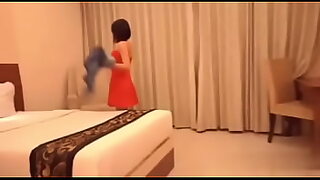 adik ipar pegang susu kakak perempuan nya