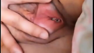 a su hermana dormida y se la folla