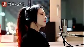 1 women hair color is red 2 mens