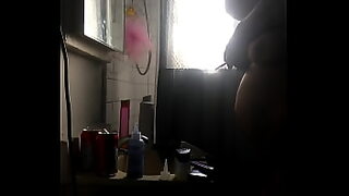 amigo dejo a su novia caliente y sola conmigo asi que nos pusimos a coger a sus espaldas siguenos en