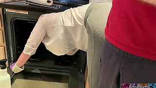 18 year old skull fucked pukes on cock