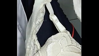 em gai xinh nhu hoa hau cho anh em xem hang xin