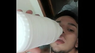 comparito1 se engolosina mamando y tomando pis 3