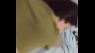 amigo dejo a su novia caliente y sola conmigo asi que nos pusimos a coger a sus espaldas siguenos en