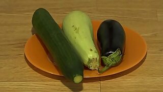 1 girl 4 boys at a time 1 in moutn 2 in vagina 1 in 2 hole