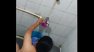 ang laki nman ng poki ni ate sa cr