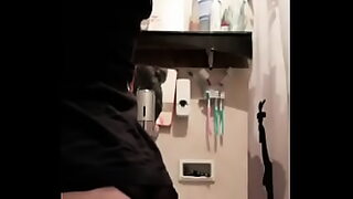 amigo dejo a su novia caliente y sola conmigo asi que nos pusimos a coger a sus espaldas siguenos en