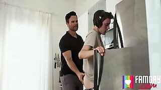 amarrada como una perra y que le den duro y fuerte