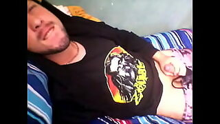 loirinha punhetando o marido