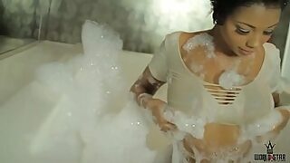 anty hidden camera saree change