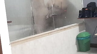 1080p un ouvrier costaud sest fait prendre en train de se branler dans un escalier