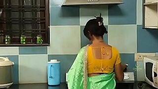 aunty indian pissing