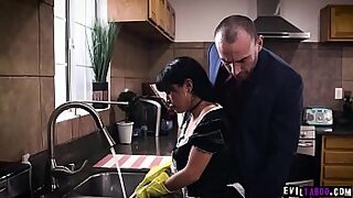 18 year old breaks the seal of the pussy with her step brothers big
