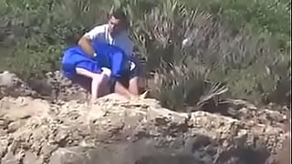 adolescente fodendo com a empregadana cozinha