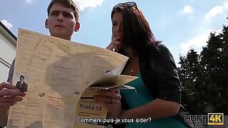 amarrada como una perra y que le den duro y fuerte