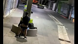 1080p un ouvrier costaud sest fait prendre en train de se branler dans un escalier