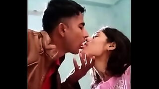 Desi kissing video