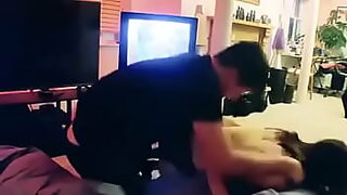 a su hermana dormida y se la folla