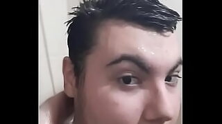 comparito1 se engolosina mamando y tomando pis 2