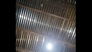 1080p un ouvrier costaud sest fait prendre en train de se branler dans un escalier