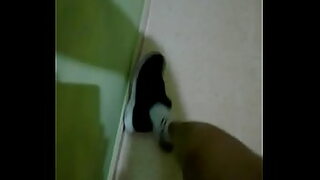 1080p un ouvrier costaud sest fait prendre en train de se branler dans un escalier