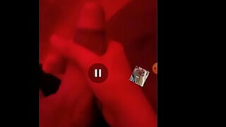 1080p un ouvrier costaud sest fait prendre en train de se branler dans un escalier