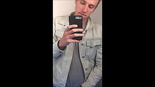 2 guys jerking off