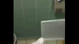 aliyah kurinia di wc