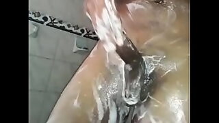 amigo dejo a su novia caliente y sola conmigo asi que nos pusimos a coger a sus espaldas siguenos en