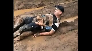 1080p un ouvrier costaud sest fait prendre en train de se branler dans un escalier