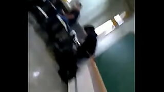 1080p un ouvrier costaud sest fait prendre en train de se branler dans un escalier