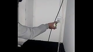 1080p un ouvrier costaud sest fait prendre en train de se branler dans un escalier