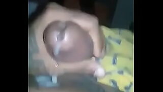 comparito1 le hago tomarse mi pis y ella bien sumisa 6