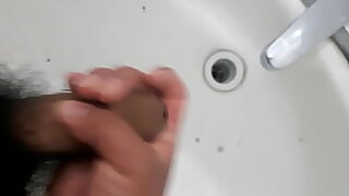 amarrada como una perra y que le den duro y fuerte