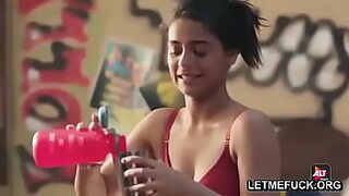 aidra fox hookup
