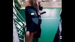 a su hermana dormida y se la folla