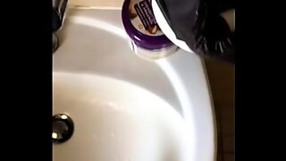 1080p un ouvrier costaud sest fait prendre en train de se branler dans un escalier