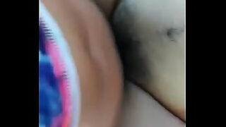 amigo dejo a su novia caliente y sola conmigo asi que nos pusimos a coger a sus espaldas siguenos en