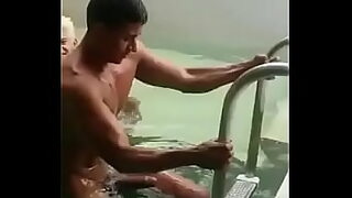 18 year old na lalaki hinalikan at titirahin ang maputing tiyahin