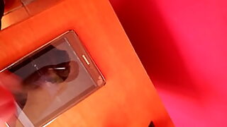 1080p un ouvrier costaud sest fait prendre en train de se branler dans un escalier