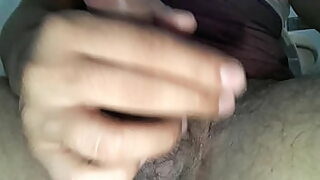 1080p un ouvrier costaud sest fait prendre en train de se branler dans un escalier