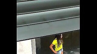 dos mujeres fallando son espiadas