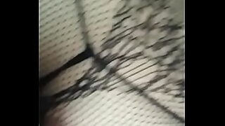 1080p un ouvrier costaud sest fait prendre en train de se branler dans un escalier