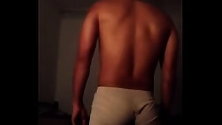 amigo dejo a su novia caliente y sola conmigo asi que nos pusimos a coger a sus espaldas siguenos en