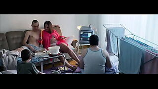 a su hermana dormida y se la folla