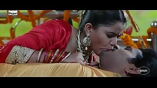 aunty saree navel kiss romance